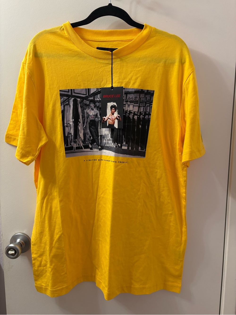 Bruce Lee Large Yellow Graphic T-Shirt NWT PTP 24-26/L 31